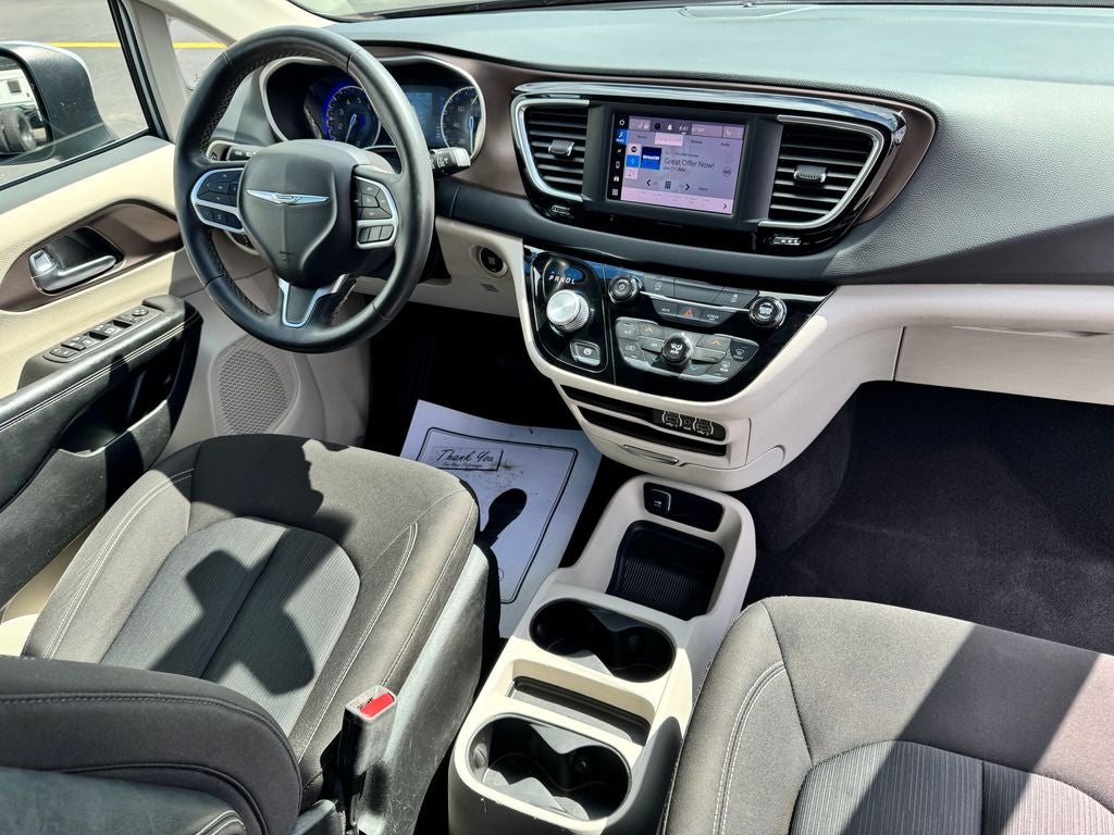 2022 Chrysler Voyager LX