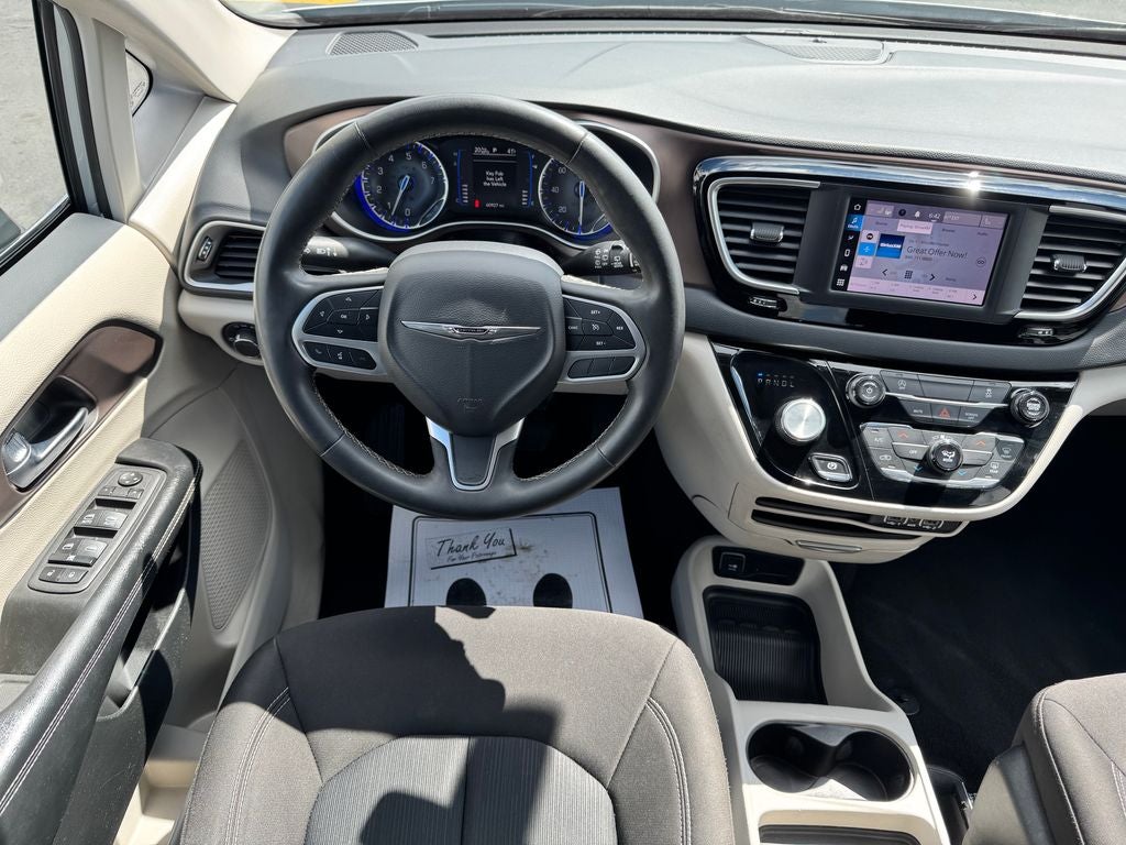 2022 Chrysler Voyager LX