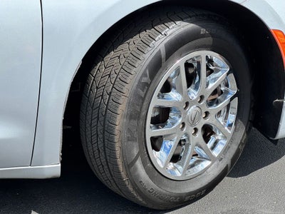 2022 Chrysler Voyager LX