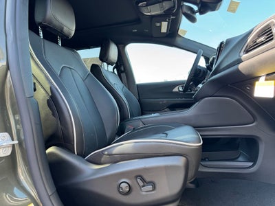 2027 Chrysler Pacifica Limited