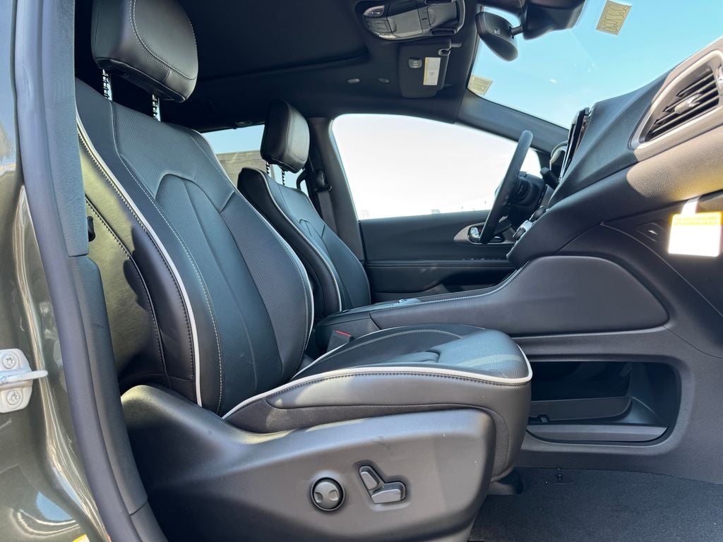 2027 Chrysler Pacifica Limited