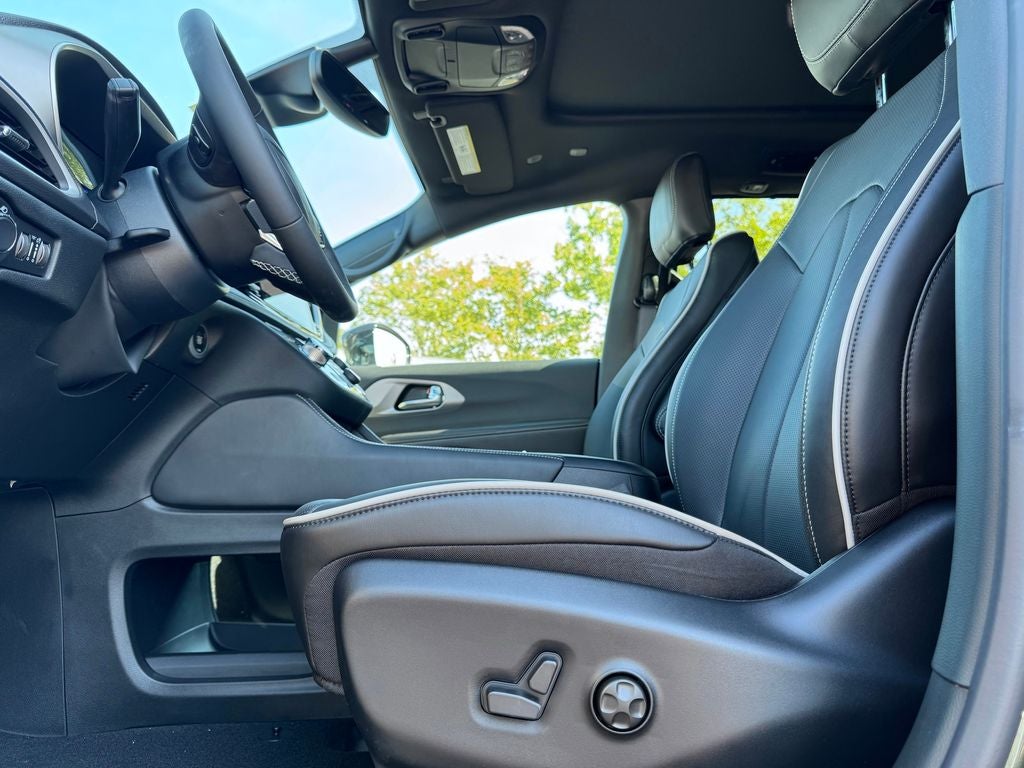 2027 Chrysler Pacifica Limited