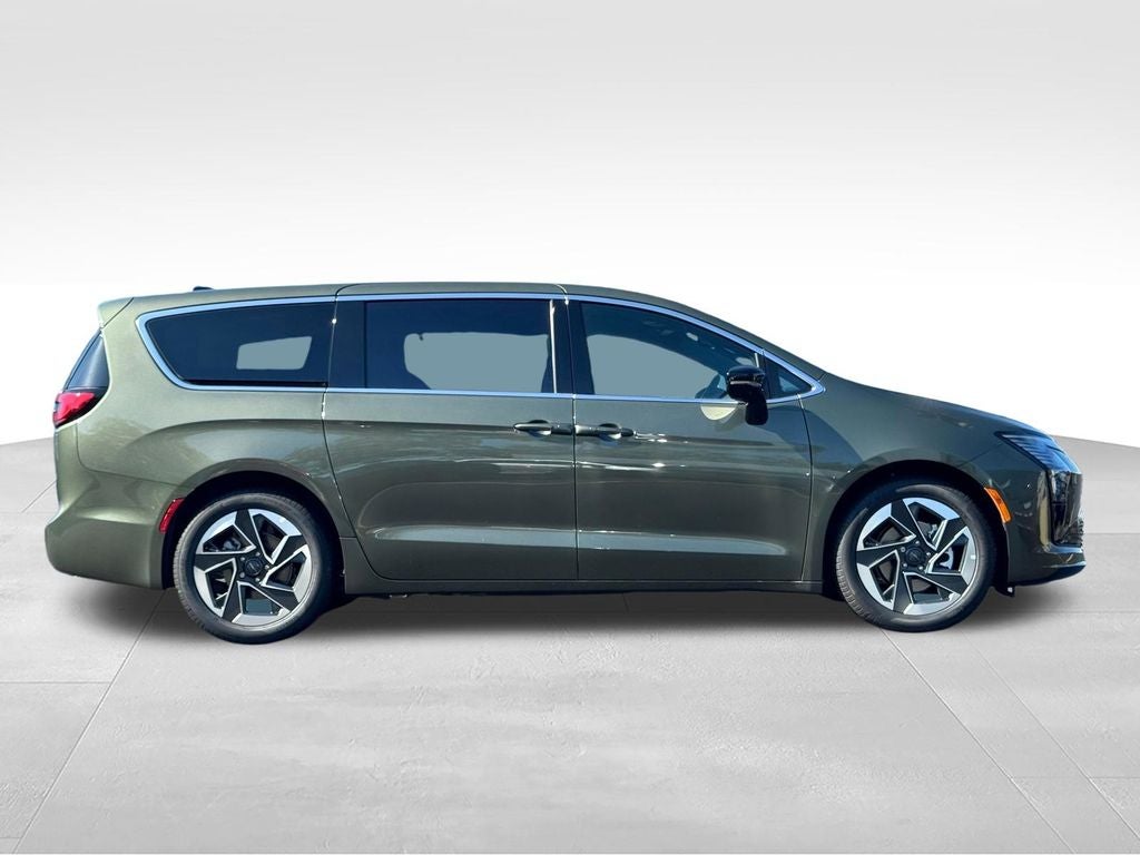 2027 Chrysler Pacifica Limited