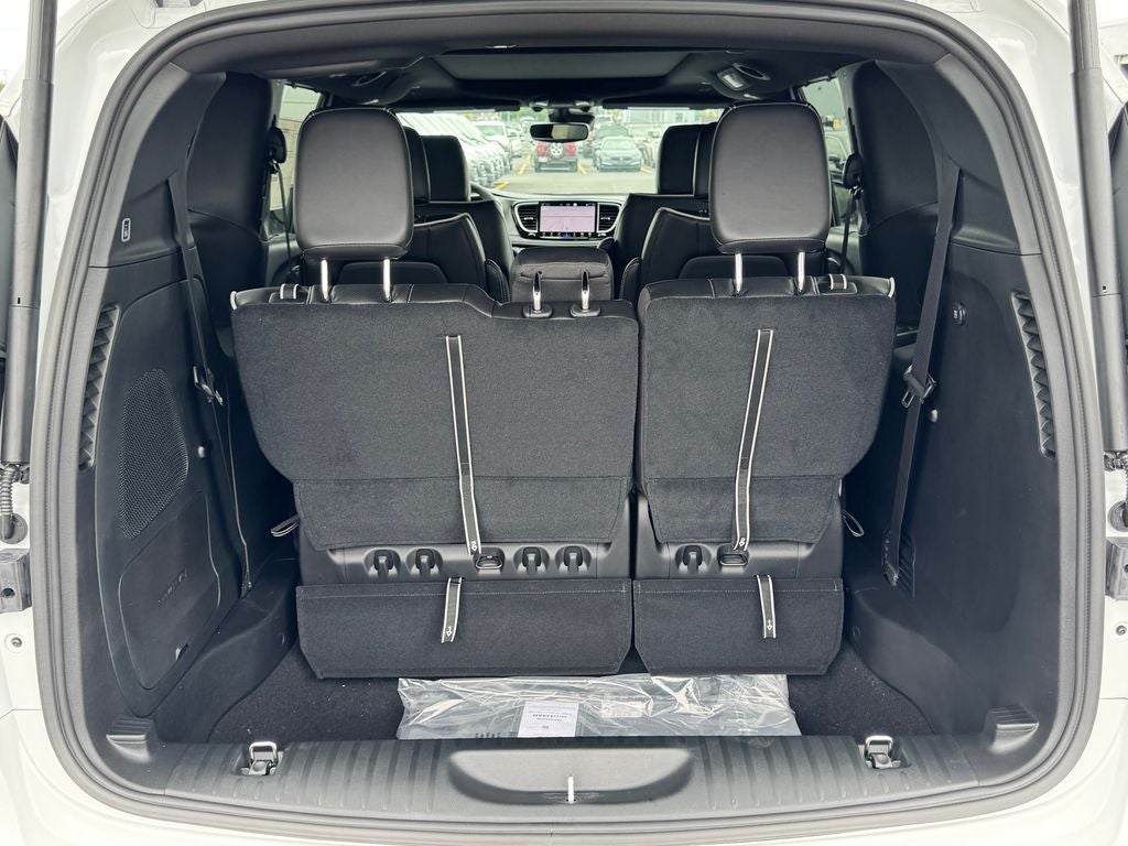 2027 Chrysler Pacifica Limited