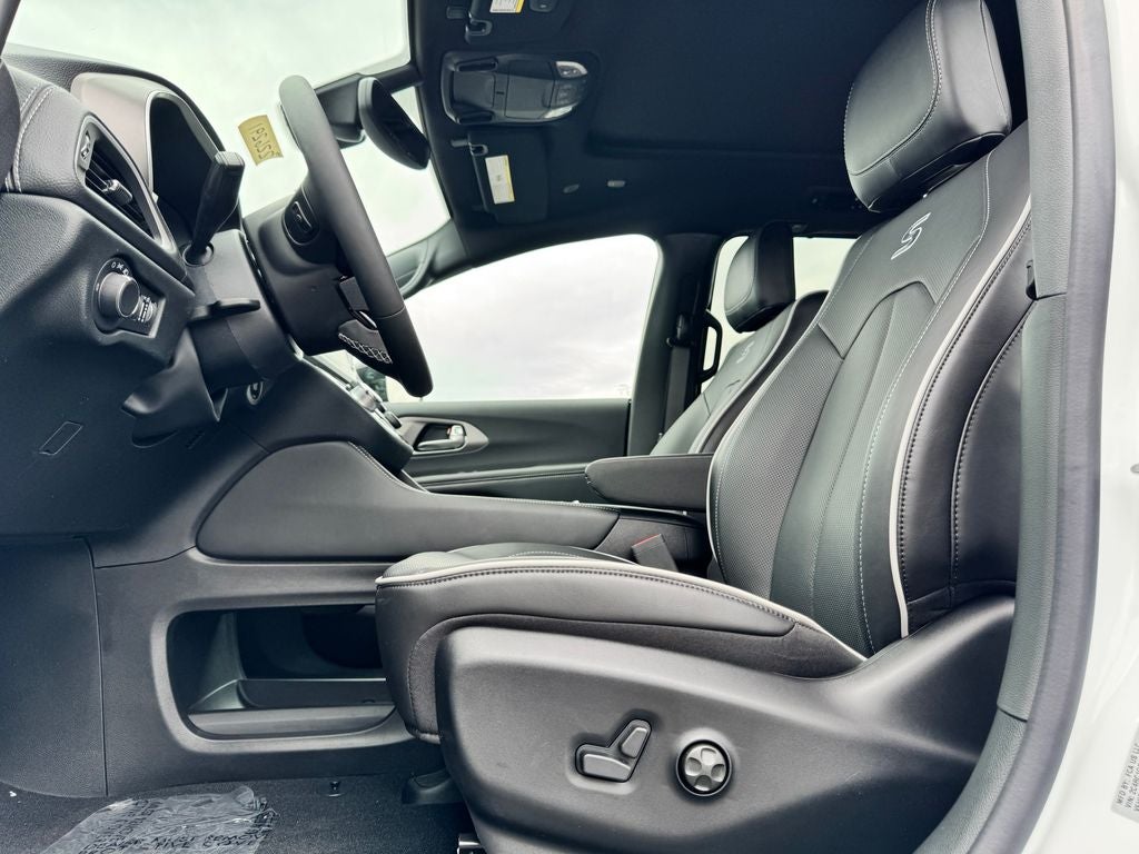 2027 Chrysler Pacifica Limited