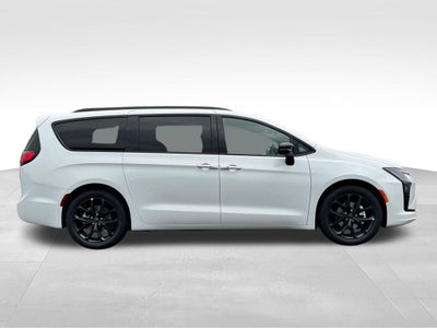 2027 Chrysler Pacifica Limited