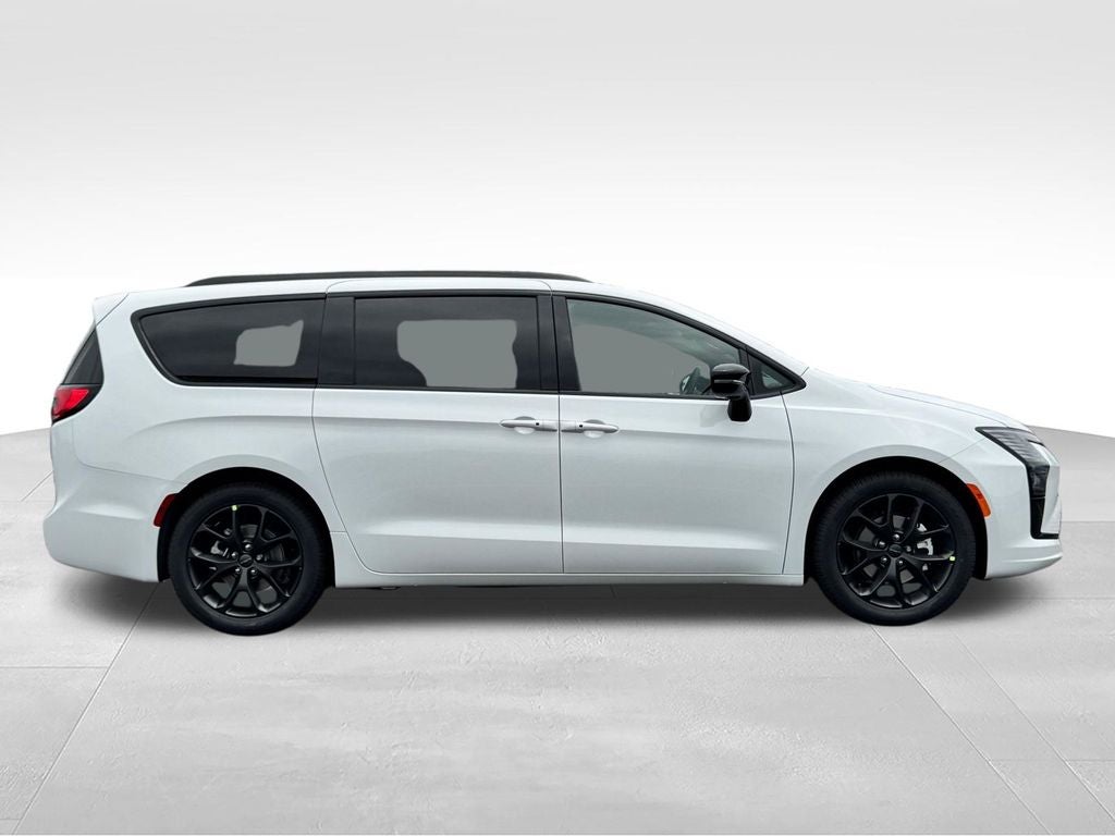 2027 Chrysler Pacifica Limited