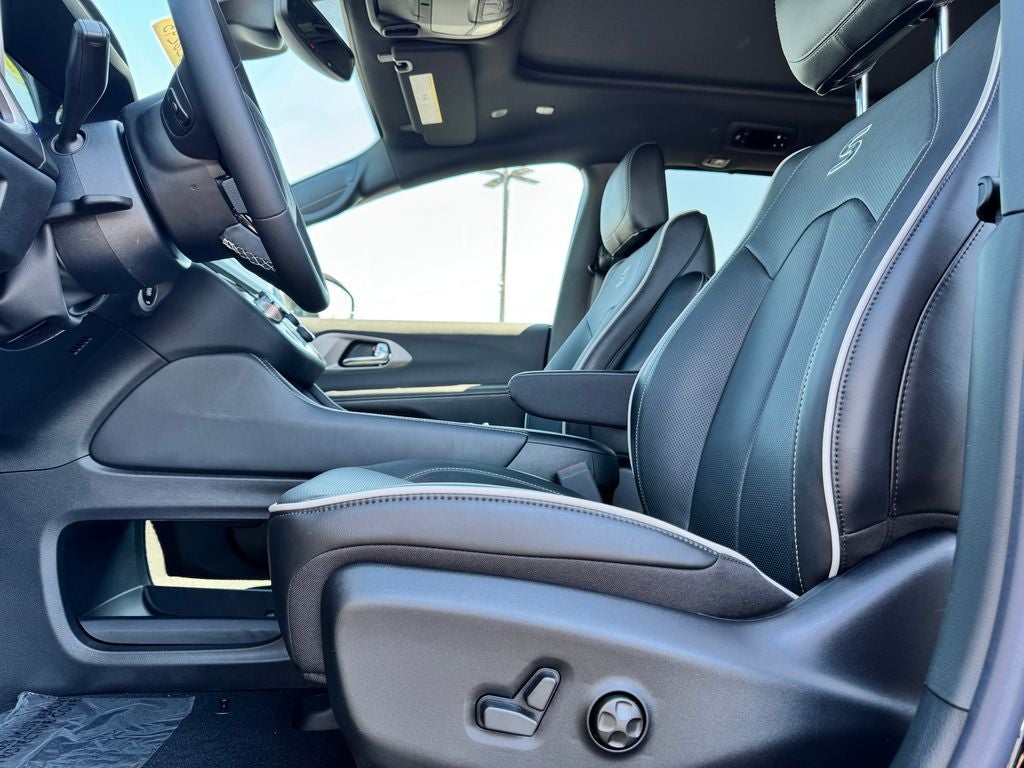 2027 Chrysler Pacifica Limited