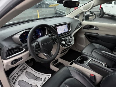 2023 Chrysler Pacifica Hybrid Touring L