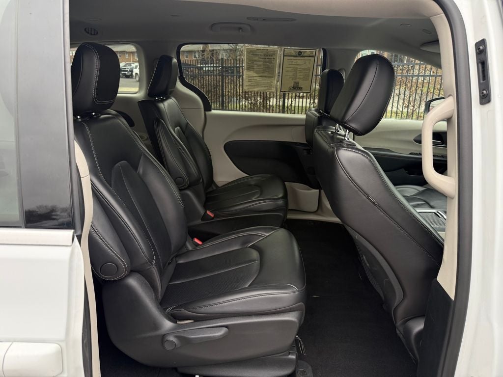 2023 Chrysler Pacifica Hybrid Touring L