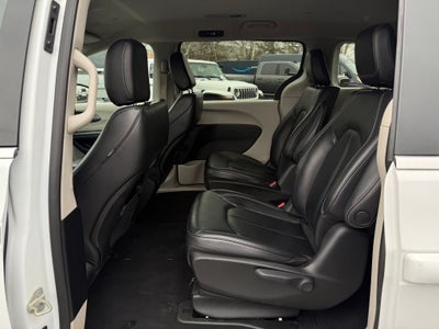 2023 Chrysler Pacifica Hybrid Touring L