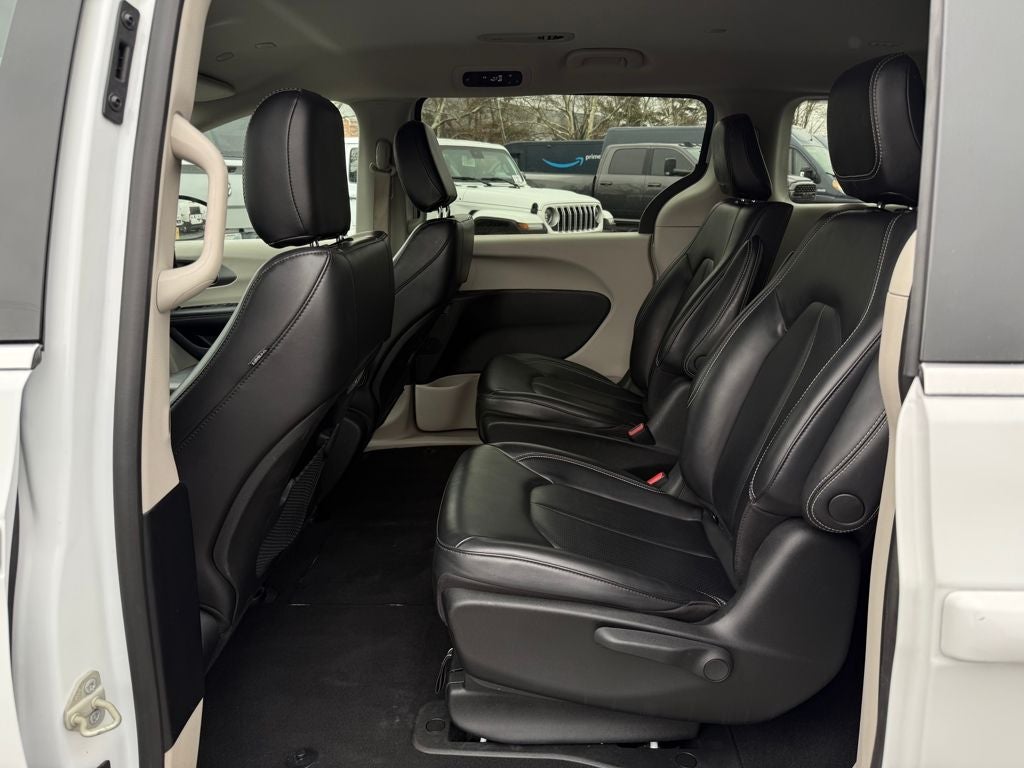 2023 Chrysler Pacifica Hybrid Touring L