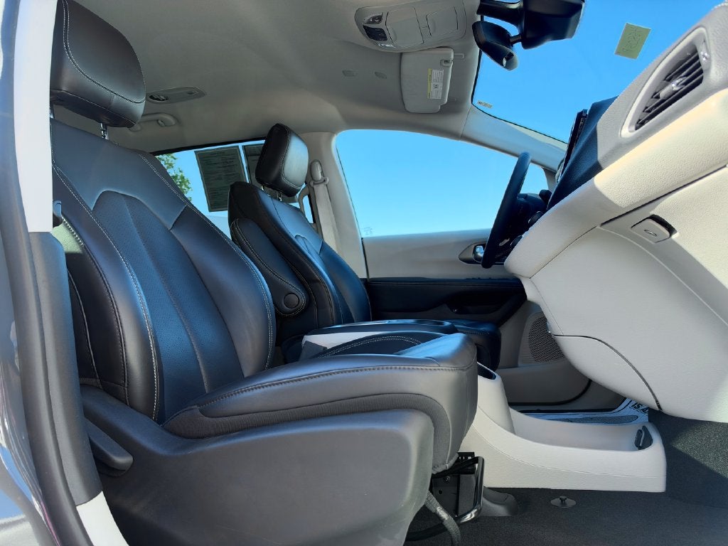 2023 Chrysler Pacifica Hybrid Touring L