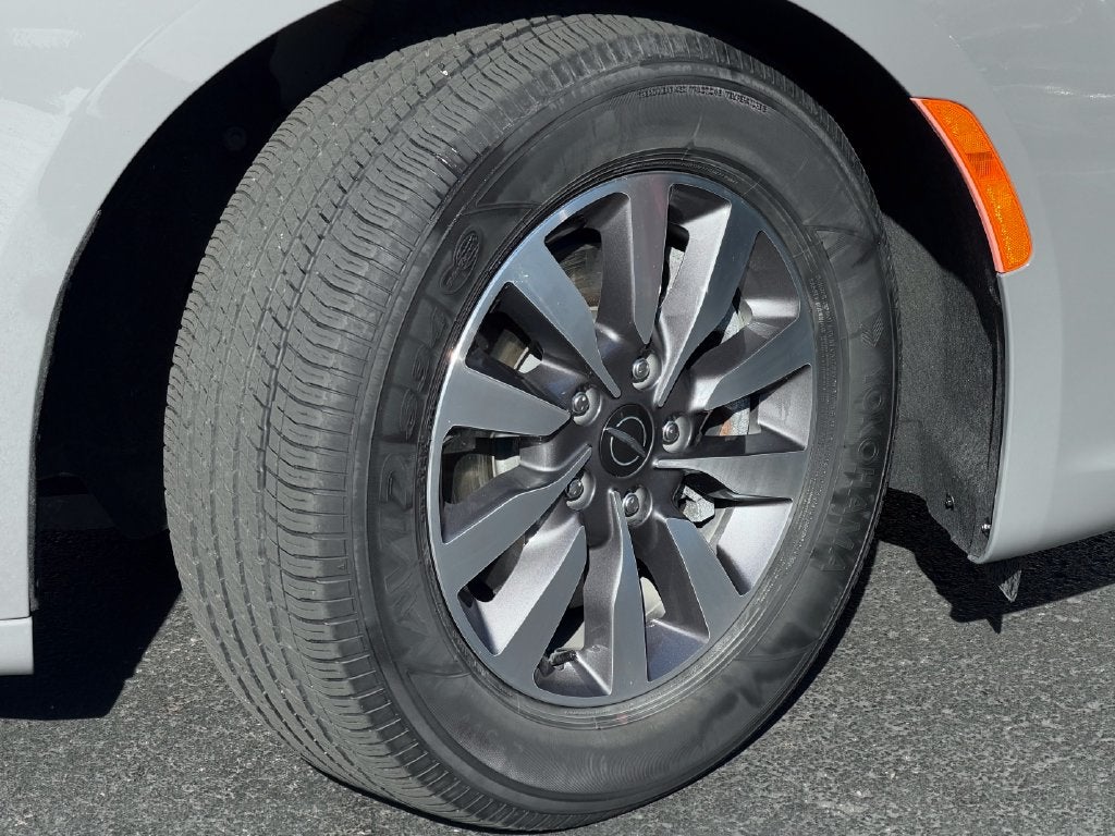 2023 Chrysler Pacifica Hybrid Touring L