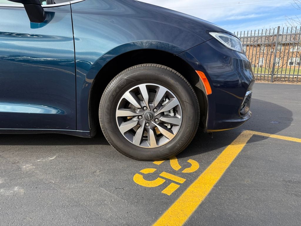 2023 Chrysler Pacifica Hybrid Touring L