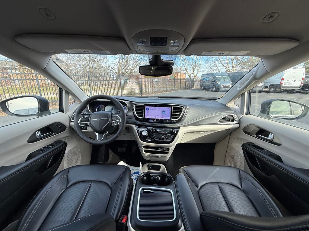 2023 Chrysler Pacifica Hybrid Touring L