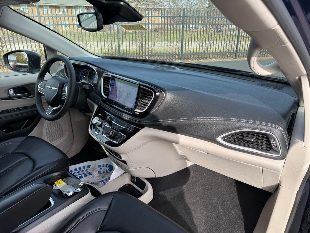2023 Chrysler Pacifica Hybrid Touring L