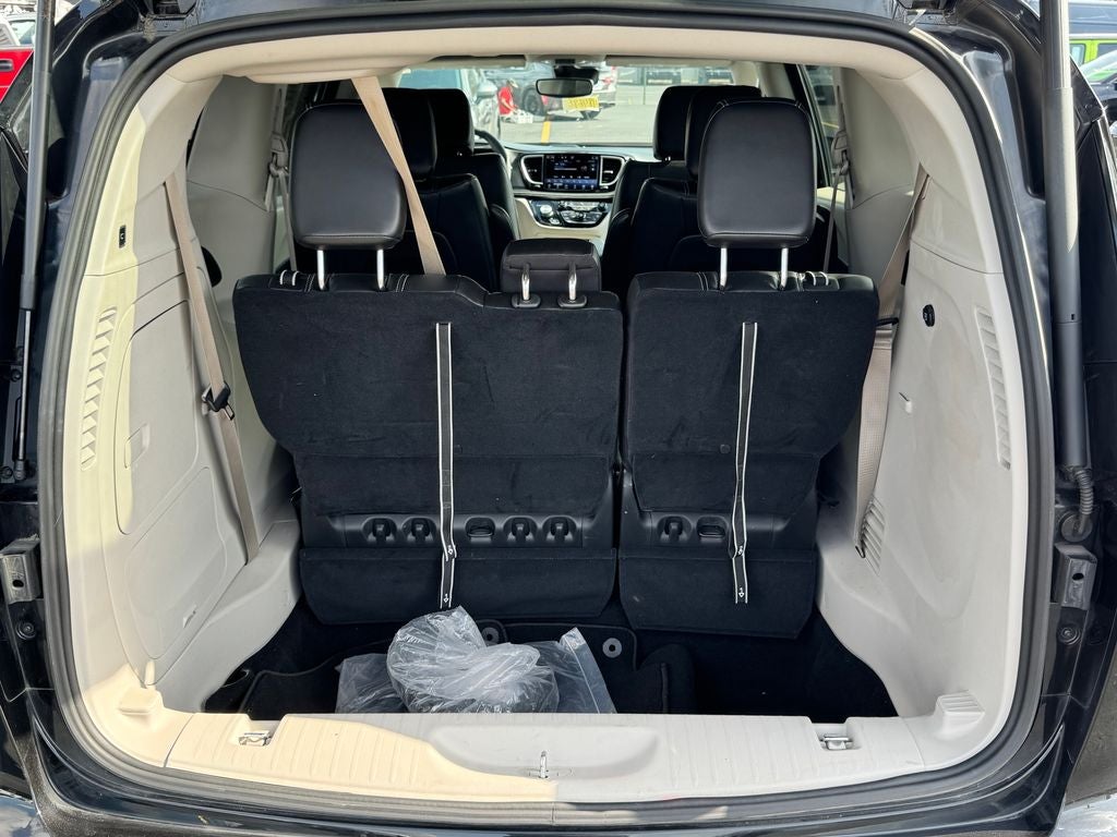 2023 Chrysler Pacifica Hybrid Touring L