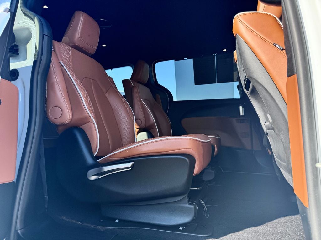 2024 Chrysler Pacifica Hybrid Pinnacle