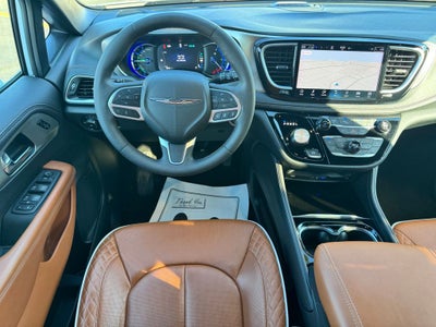 2024 Chrysler Pacifica Hybrid Pinnacle