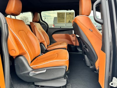 2024 Chrysler Pacifica Hybrid Pinnacle