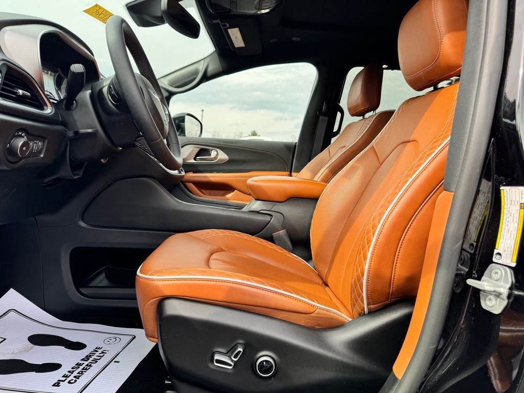 2024 Chrysler Pacifica Hybrid Pinnacle
