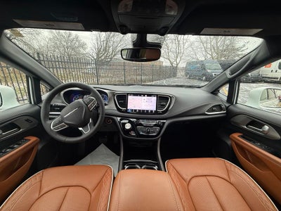 2024 Chrysler Pacifica Hybrid Pinnacle