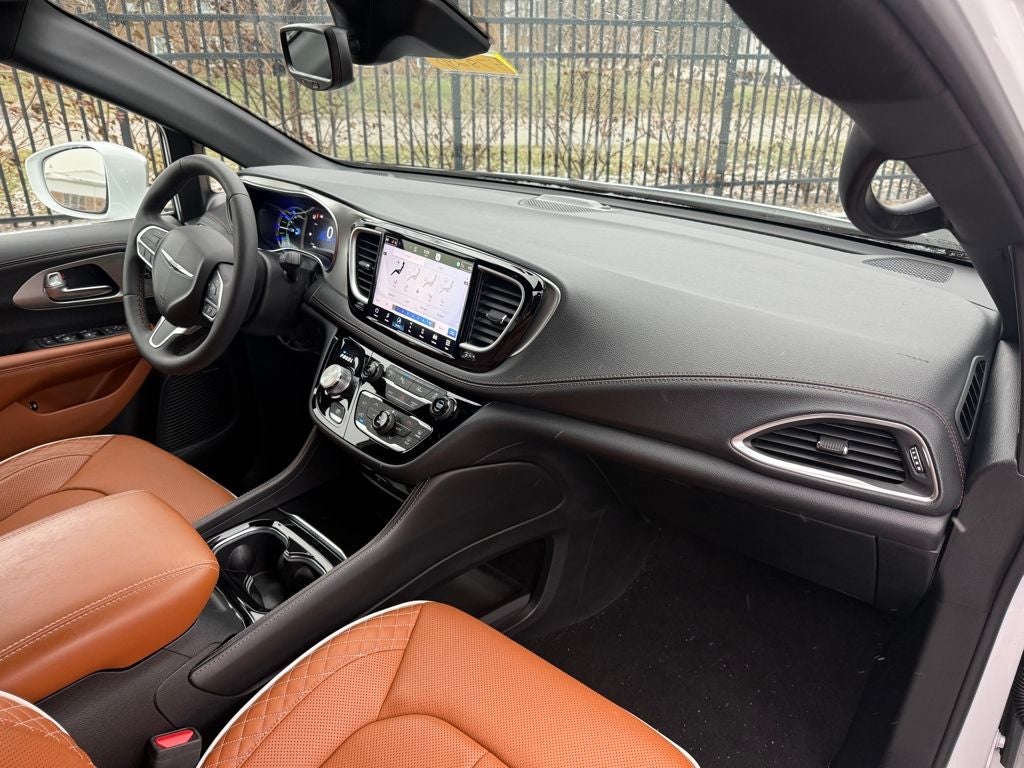 2024 Chrysler Pacifica Hybrid Pinnacle