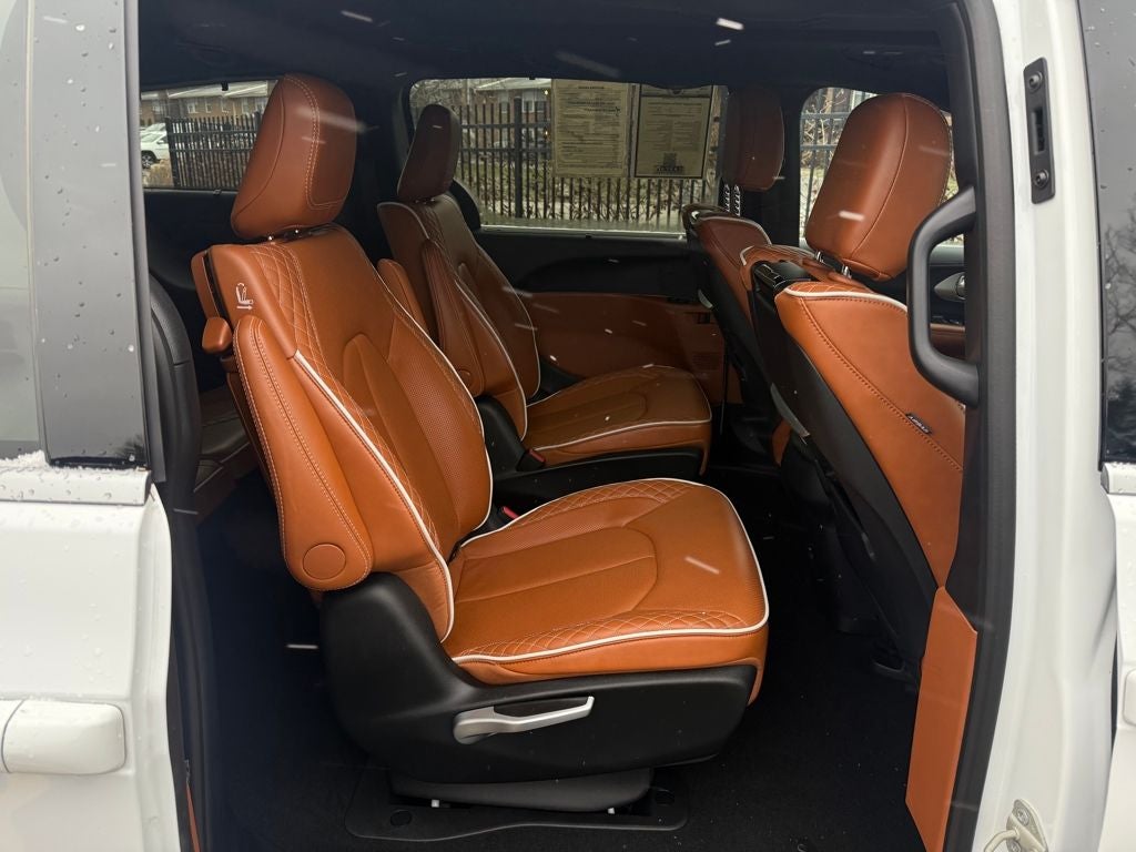 2024 Chrysler Pacifica Hybrid Pinnacle