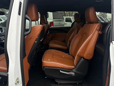 2024 Chrysler Pacifica Hybrid Pinnacle