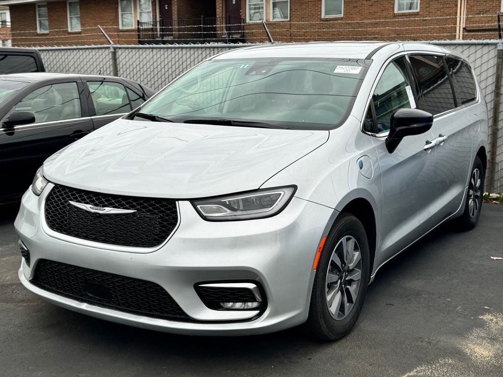 2024 Chrysler Pacifica Hybrid Select