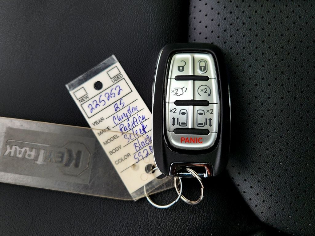 2025 Chrysler Pacifica Select