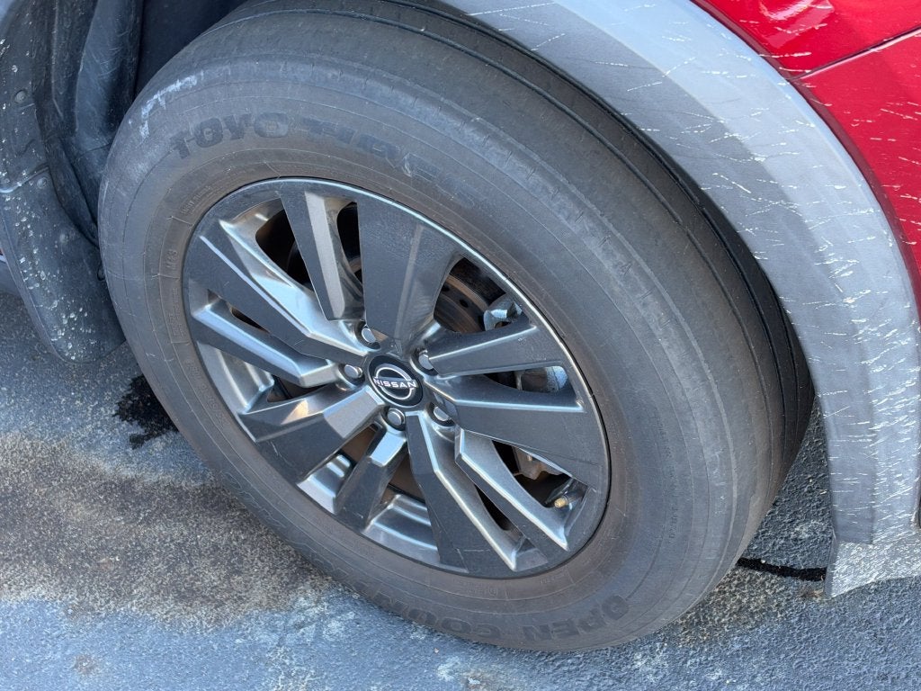 2022 Nissan Pathfinder SV