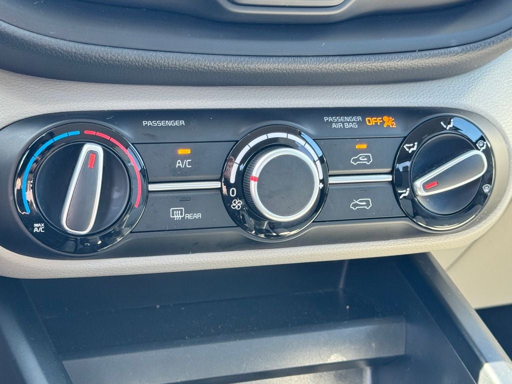 2025 Kia Soul Base