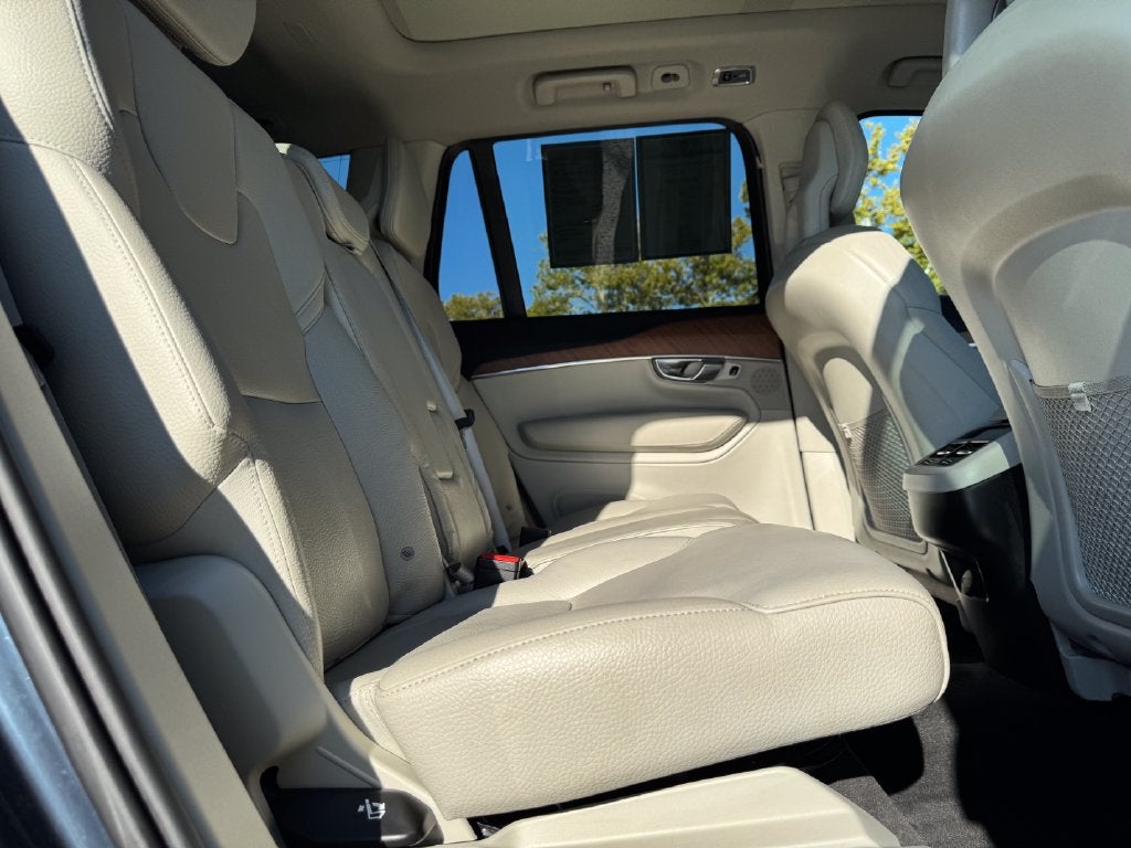 2021 Volvo XC90 T6 Momentum