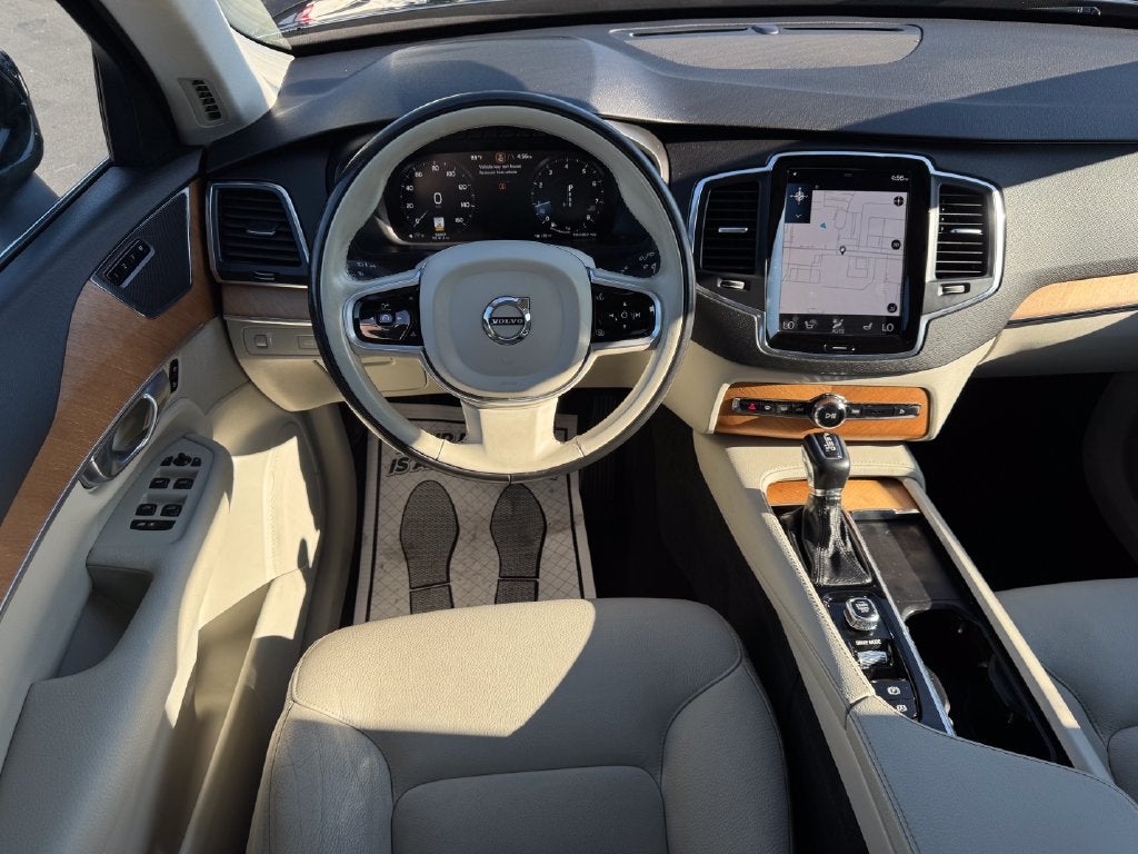 2021 Volvo XC90 T6 Momentum
