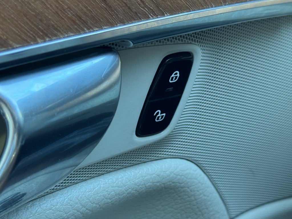2021 Volvo XC90 T6 Momentum